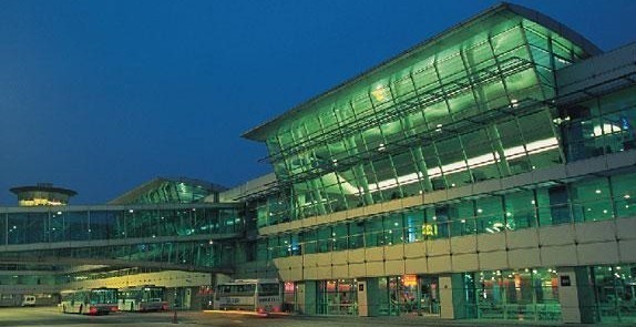 İzmir Havalimanı Oto Kiralama Hizmetini Nasıl Alabilirim?